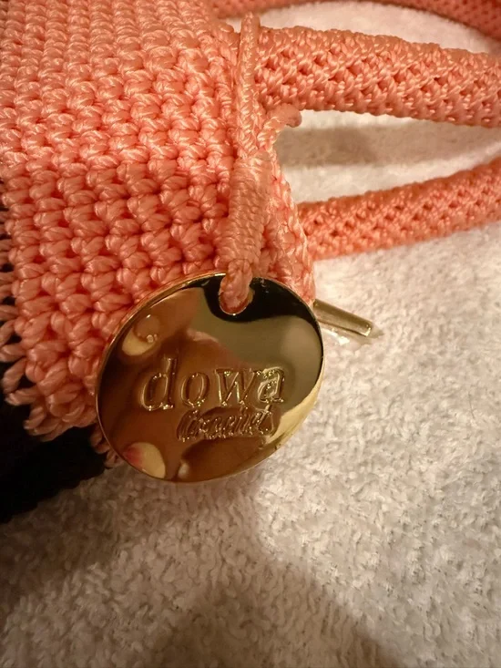 Two-Tone Crochet Tote in Coral Pink and Black 100% Handmade by dowa - Picture 6 of 7